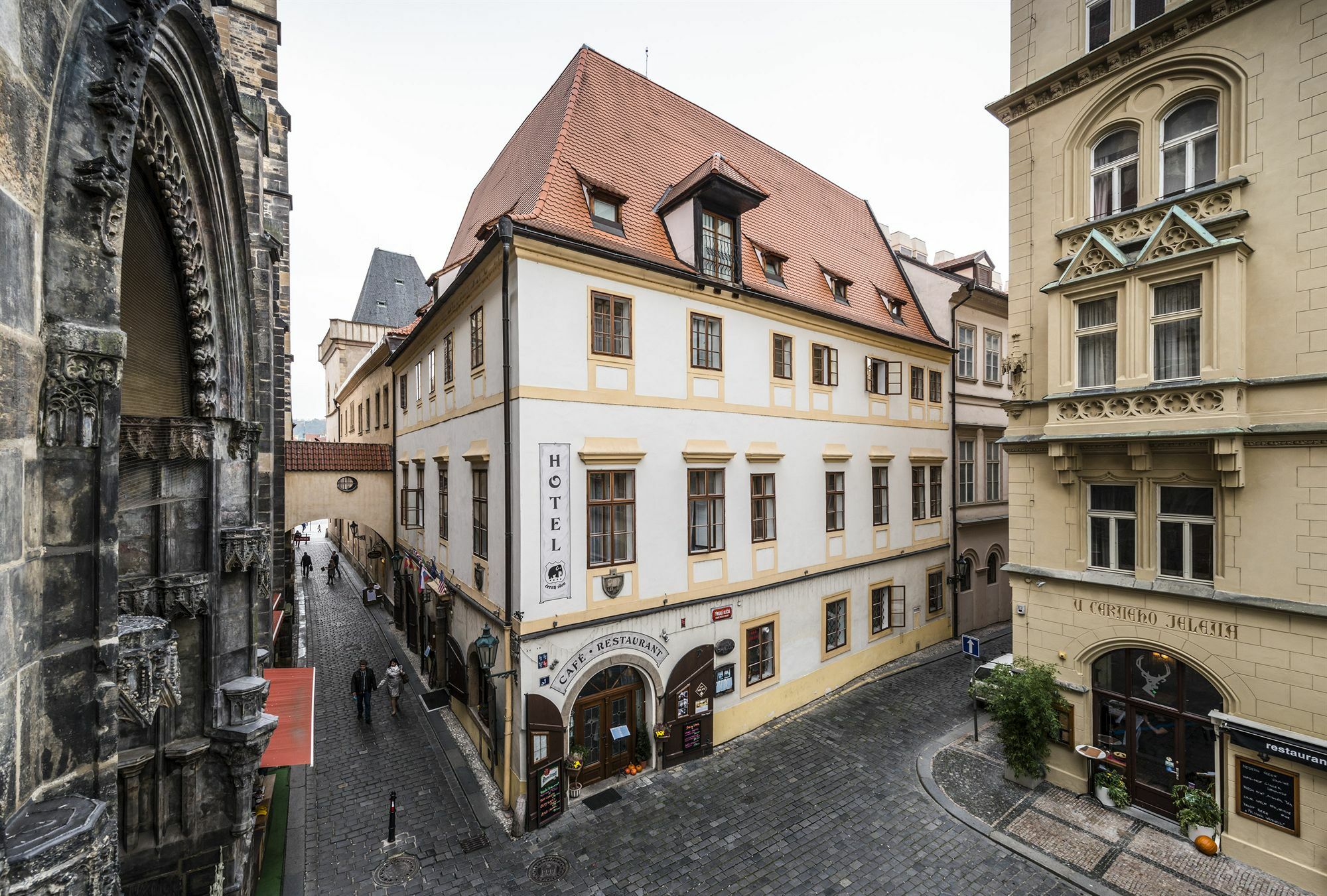 Hotel Cerny Slon Prag Exterior foto